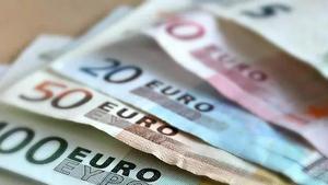 ¿Hay que pagar impuestos por darle dinero a los hijos?