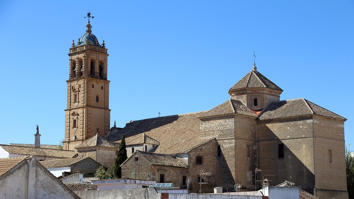 Vista exterior de la parroquia de Santiago Apóstol de Montilla.