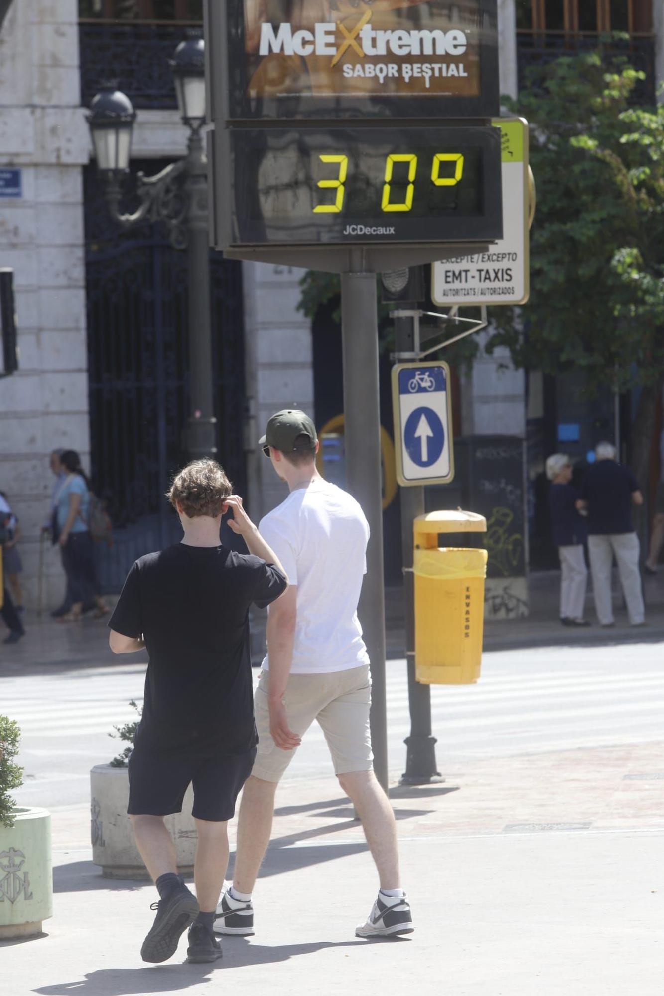 València a rebosar de gente en el fin de semana previo al puente del 1 de mayo