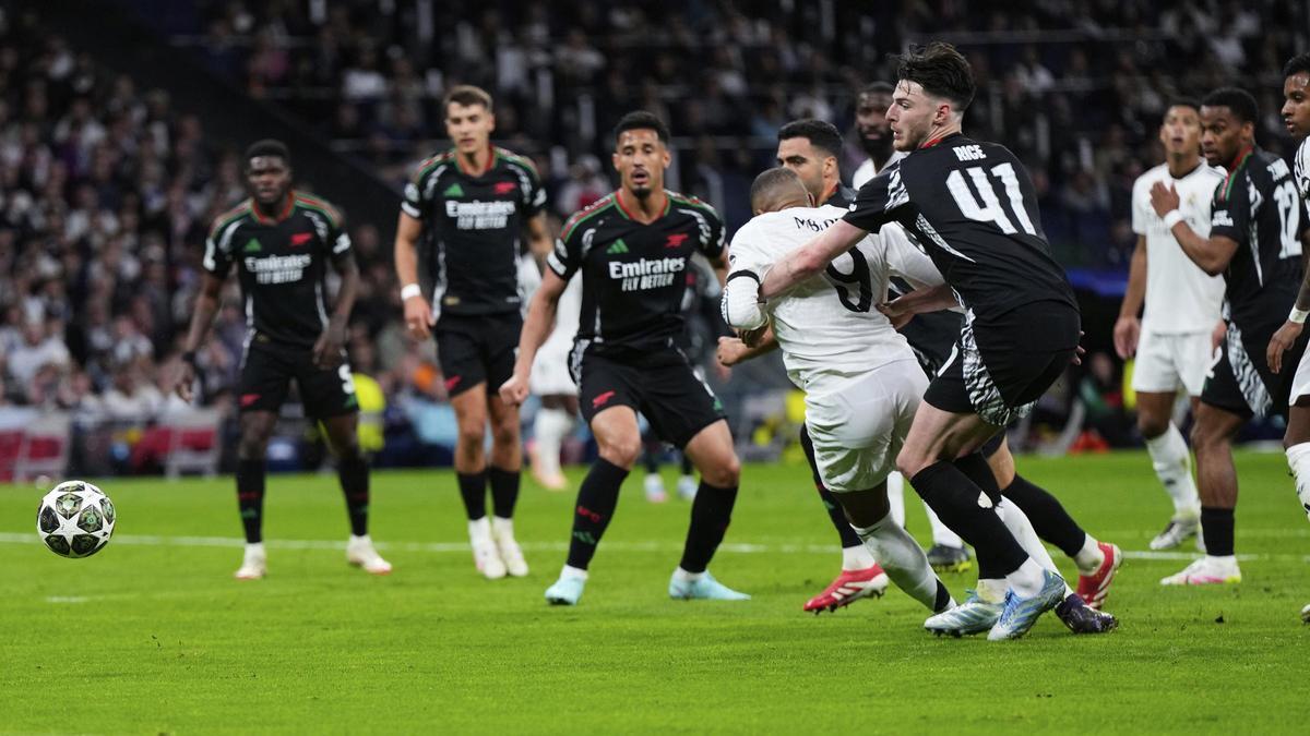 Real Madrid - Arsenal: El penalti anulado al Real Madrid sobre Mbappé