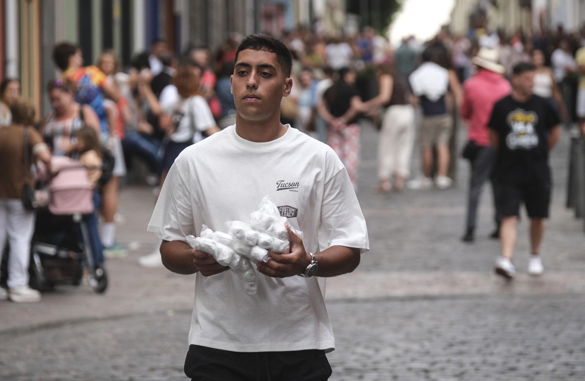 Batalla de flores en las Fiestas de la Virgen de Guíaa