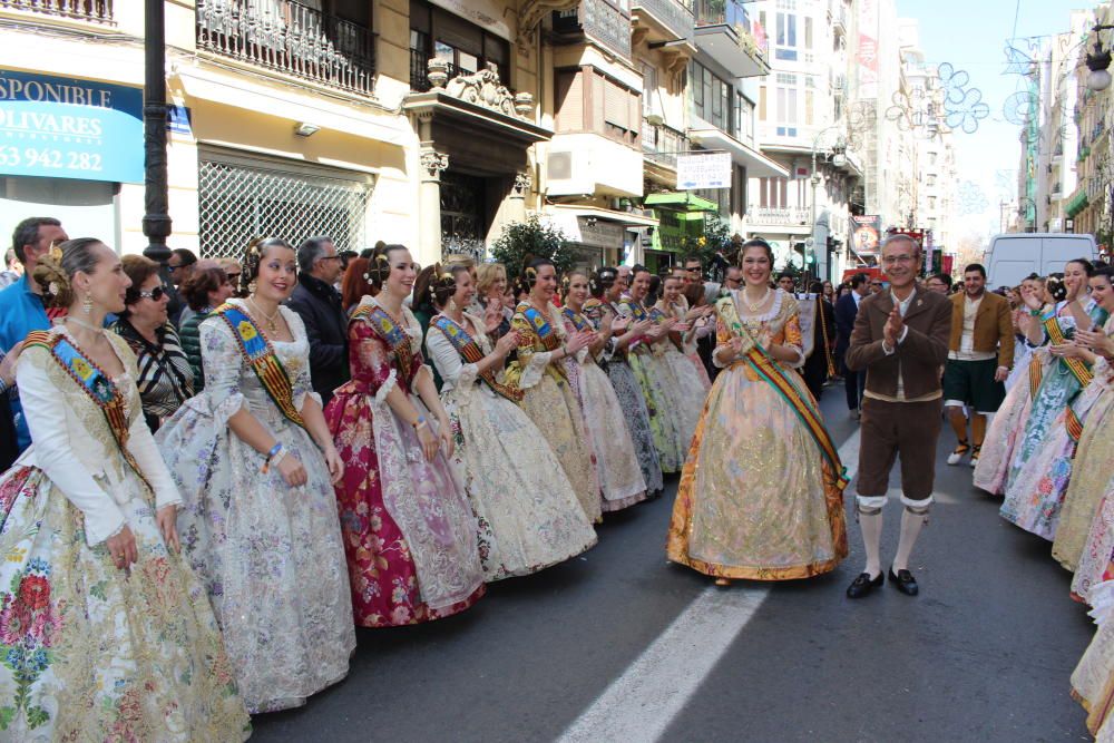 Recogida de premios de las comisiones falleras