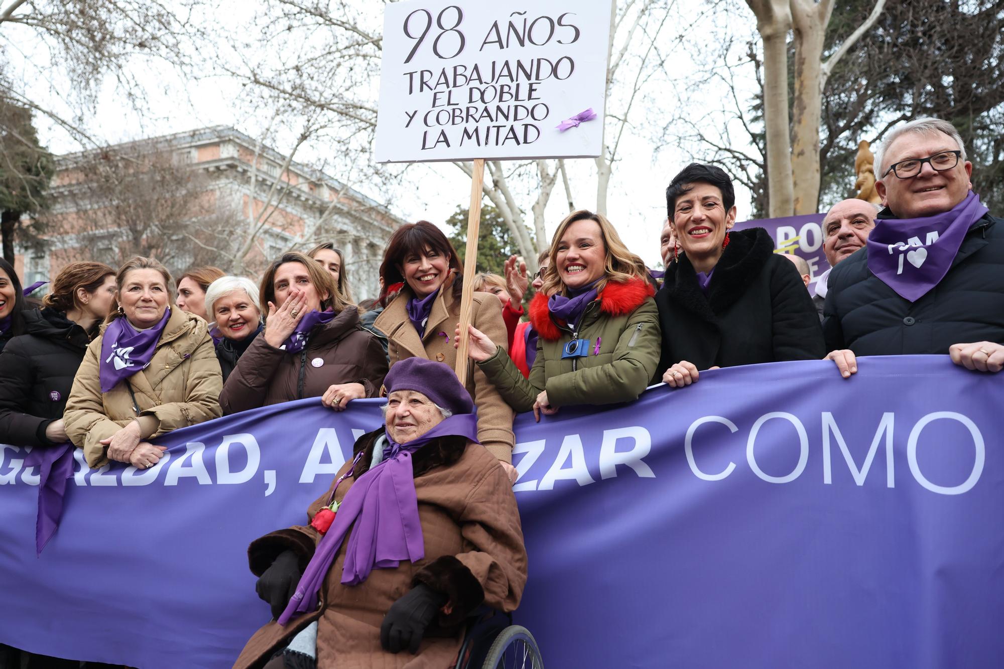 Manifestación de la Comisión 8M bajo el lema 'Patriarcado, Genocidio, Privilegios #SeAcabó'