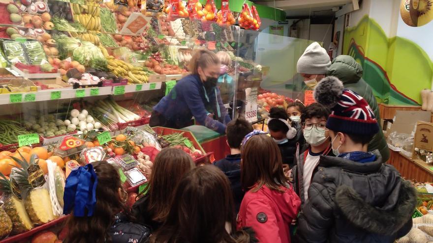 El Colegio San Vicente de Paúl de Zaragoza dona alimentos y productos de higiene a 28 familias necesitadas