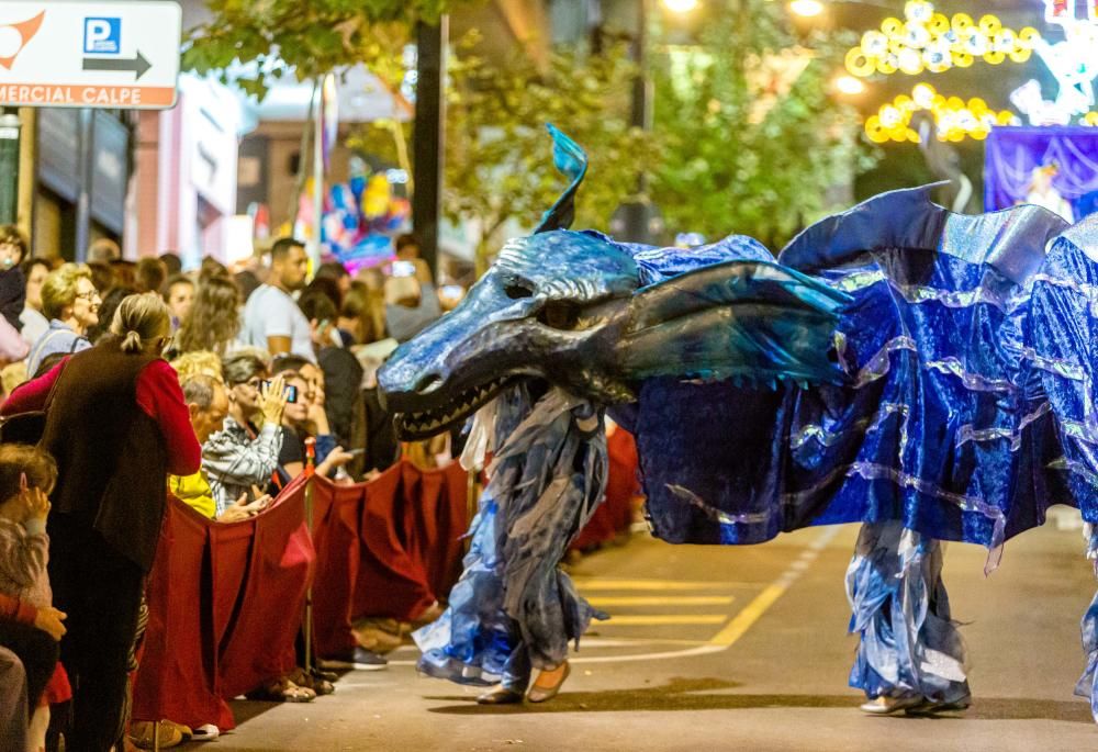 Calp se entrega a las huestes festeras en la Entrada de Moros y Cristianos