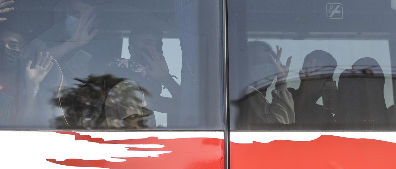 Los estudiantes del brote de Mallorca en su regreso a casa.