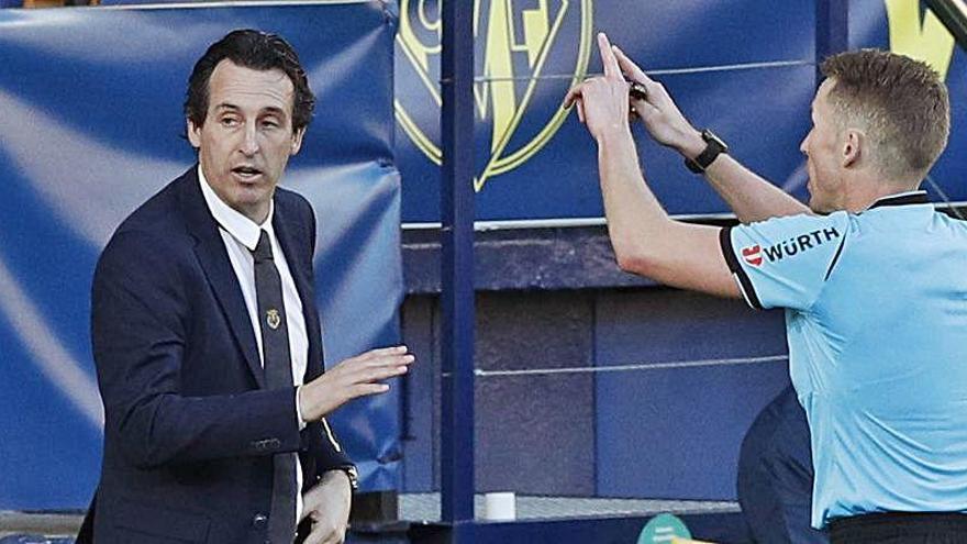 Emery interrumpe a Pau cuando le preguntaban por Barça o Real Madrid