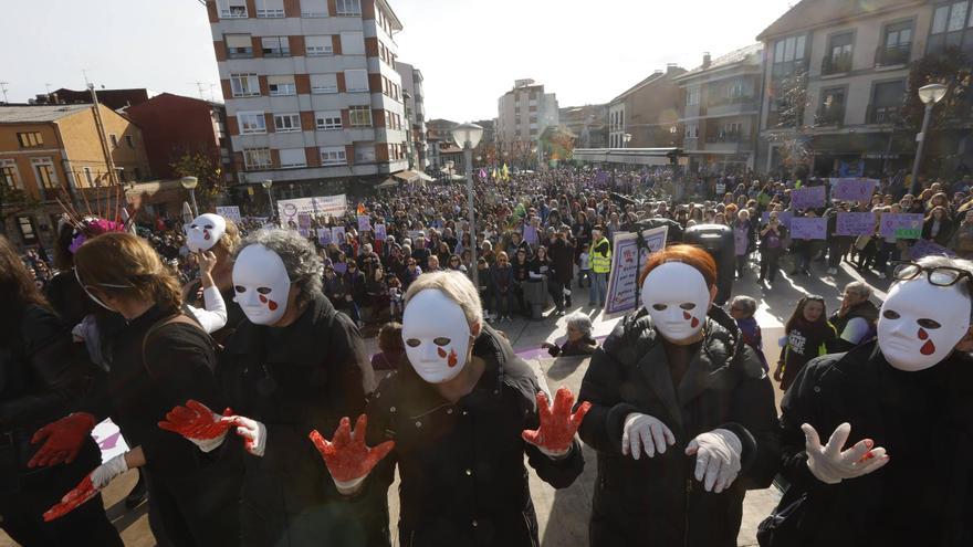 Masiva marcha contra la violencia machista en Pola de Siero: &quot;Ni un paso atrás&quot;