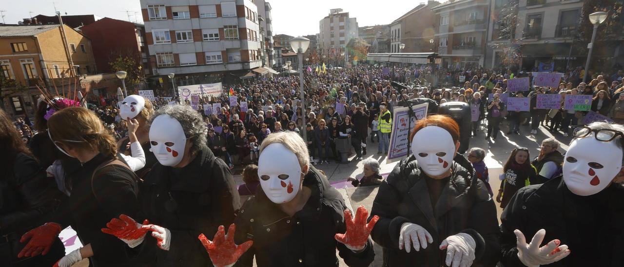 Masiva marcha contra la violencia machista en Pola de Siero: &quot;Ni un paso atrás&quot;