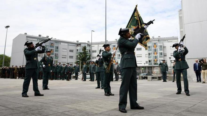 Salvas y desfile como broche de oro al aniversario de la Guardia Civil