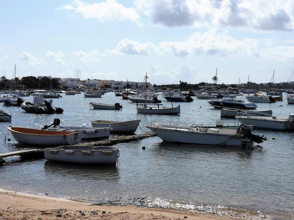 Barcas fondeadas en s’Estany des Peix. | D.I.