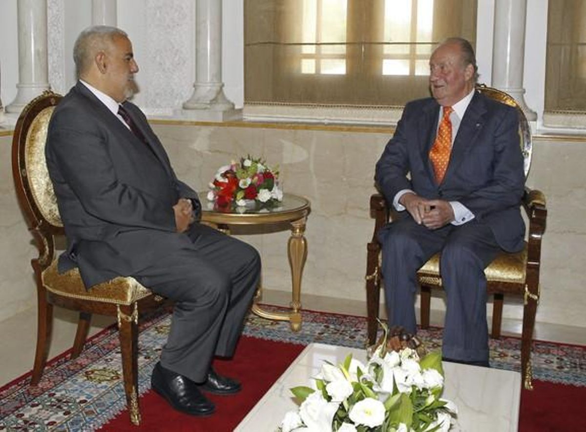El rei Joan Carles junto al president del Govern marroquí, Abdelilah Benkirán, al Palau Reial d’Hostes de Rabat. El rei Joan Carles junto al president del Govern marroquí, Abdelilah Benkirán, al Palau Reial d’Hostes de Rabat.