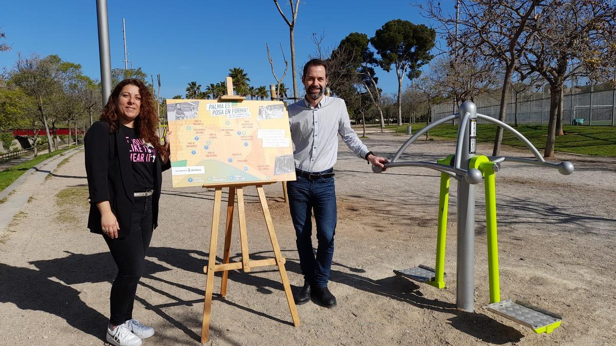 La concejala de Infraestructuras, Angélica Pastor, y el concejal de Deportes, Francisco Ducrós han presentado este lunes la campaña.