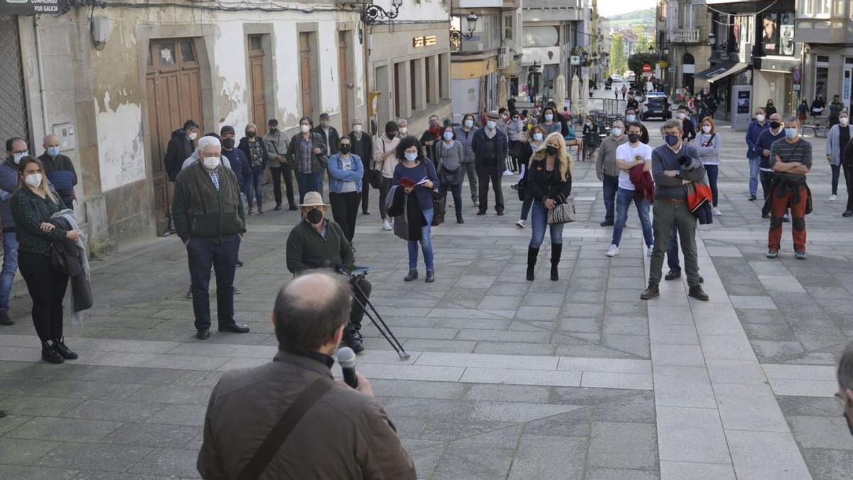 Primer acto informativo de la plataforma vecinal contra el proyecto que afecta al municipio lalinense. |   // BERNABÉ/JAVIER LALÍN