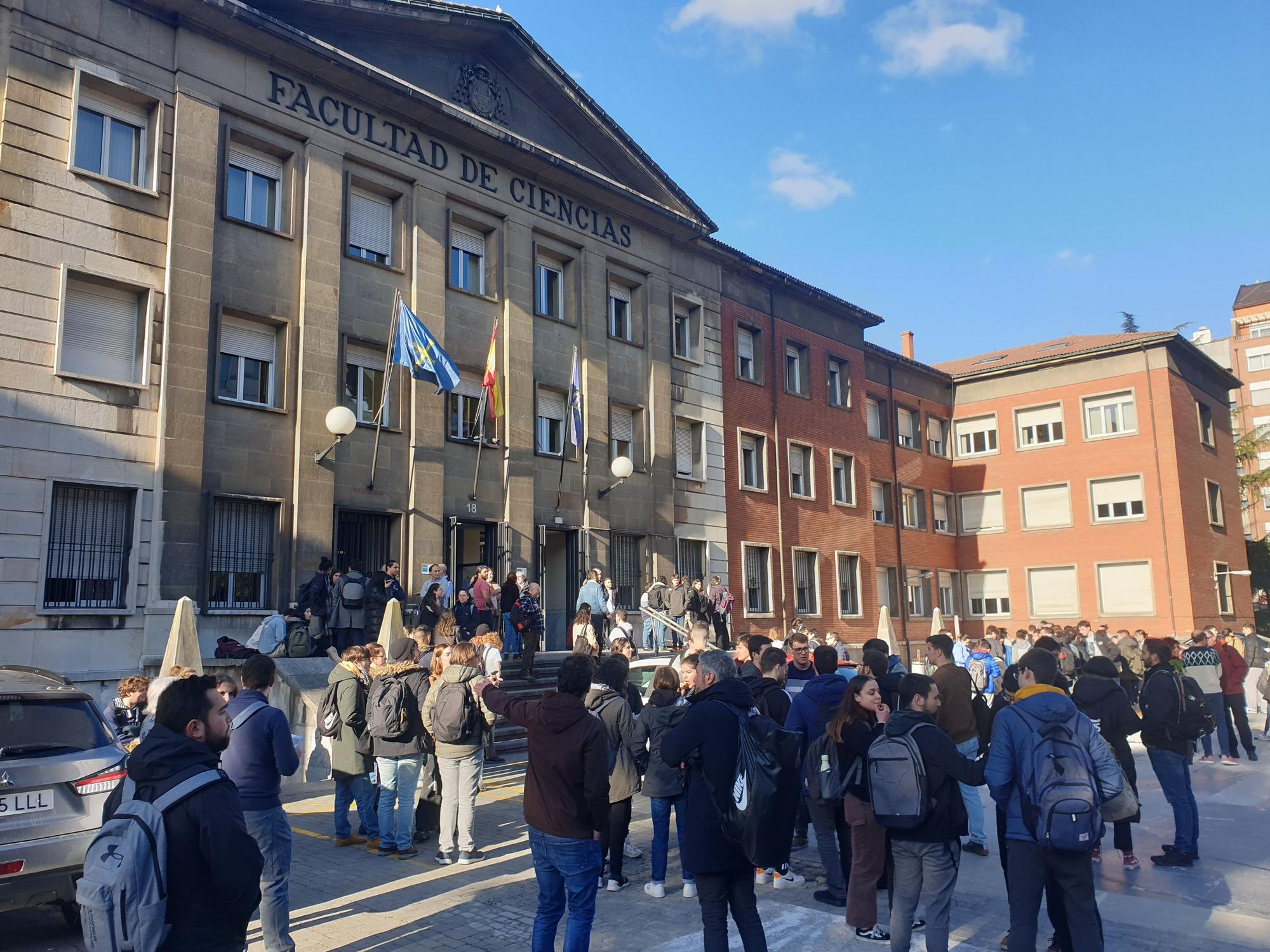 Alarma por incendio en la facultad de Ciencias de Oviedo