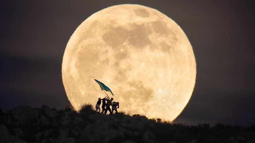 La icónica foto del eldense Coy para homenajear a los soldados de Ucrania se viraliza