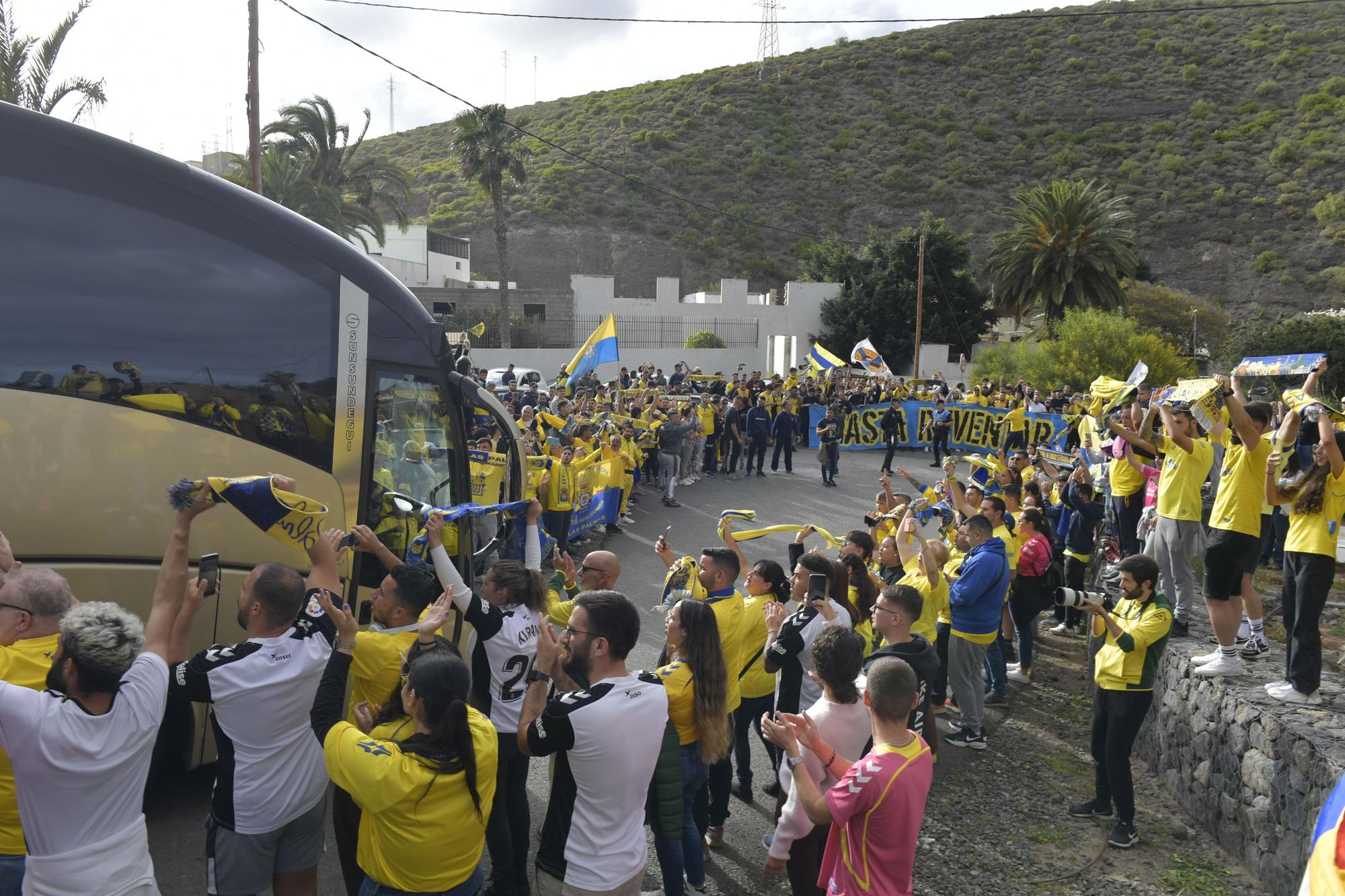 Aficionados despiden a la UD en Barranco Seco antes de ir a Tenerife