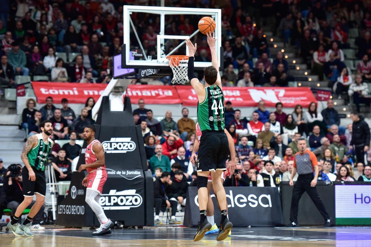 Tomic volvió a ser el más destacado por los verdinegros, con sus 20 puntos