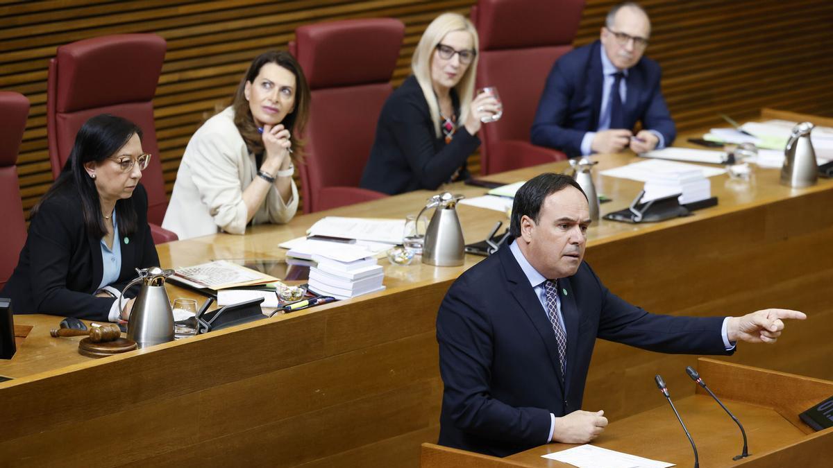 El president de la generalitat Valenciana, Juanfran Pérez Llorca, durante una sesión de control en las Corts, este jueves.