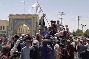 Talibanes tras la toma de Kandahar, la segunda ciudad de Afganistán.
