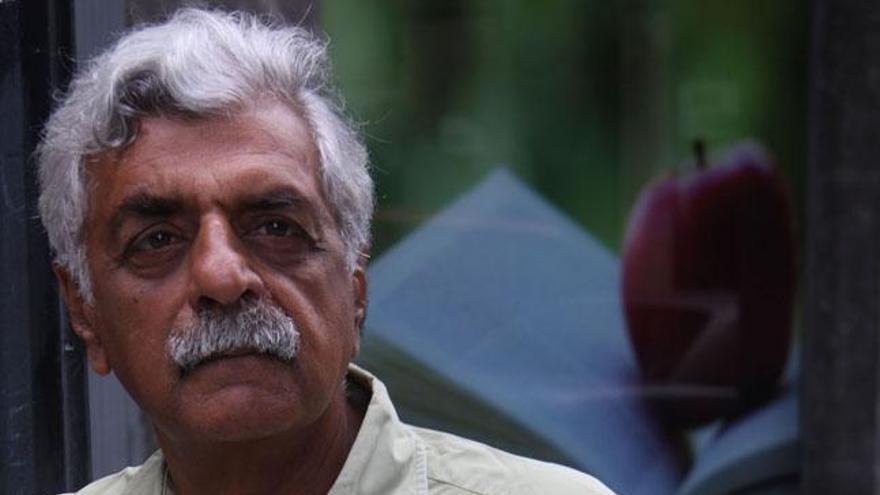 Tariq Ali, después de presentar su novela