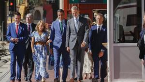 El Rei analitza amb Sánchez i Mañueco l’evolució dels incendis forestals a Castella i Lleó