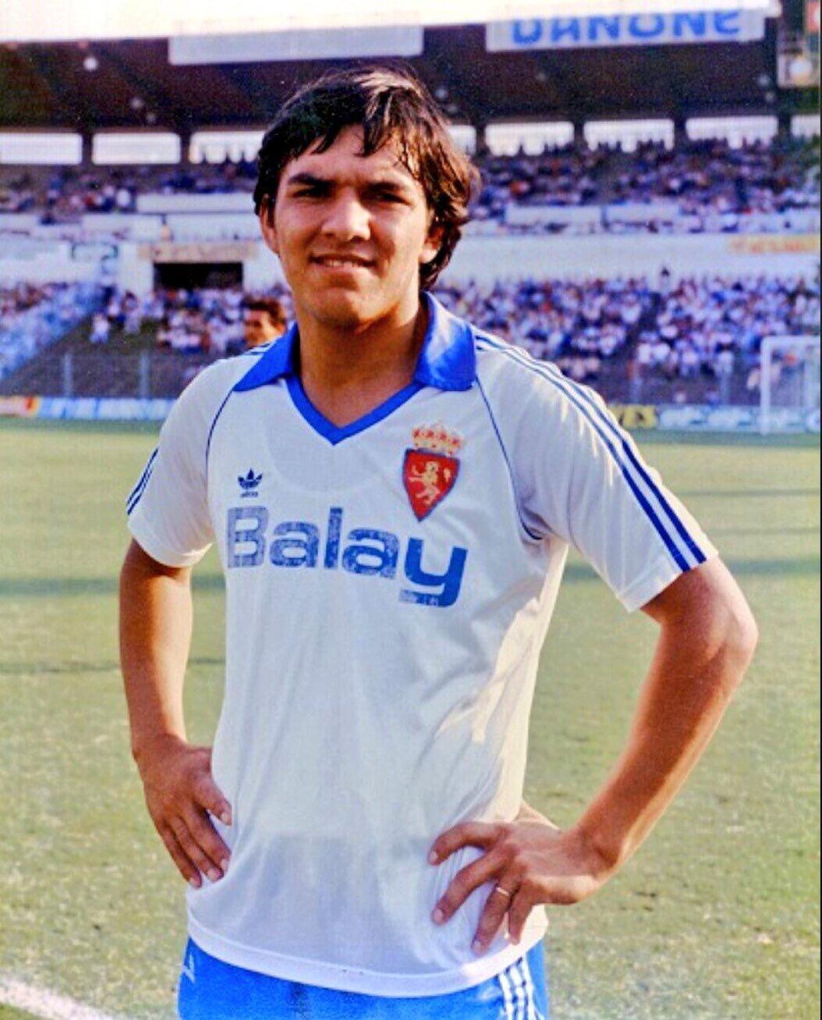 Rubén Sosa posa en La Romareda.