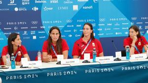 Las integrantes del equipo femenino olímpico español de waterpolo Pilar Peña, Anni Espar, Maica García y Laura Ester en rueda de prensa