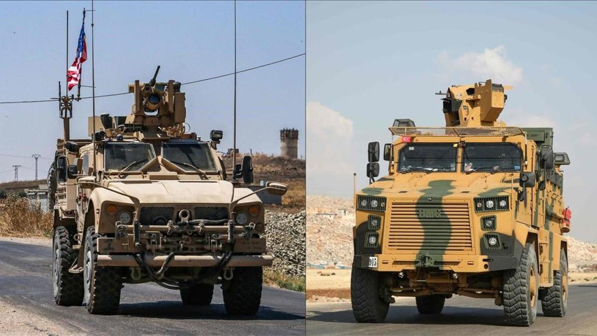 Vehículos blindados de la coalición liderada por EEUU en la ciudad de Ras al-Ain, en la provincia siria de Hasakeh, cerca de la frontera turca, el 28 de julio de 2019 y un convoy de vehículos blindados turcos que se dirigen hacia el punto de cruce de