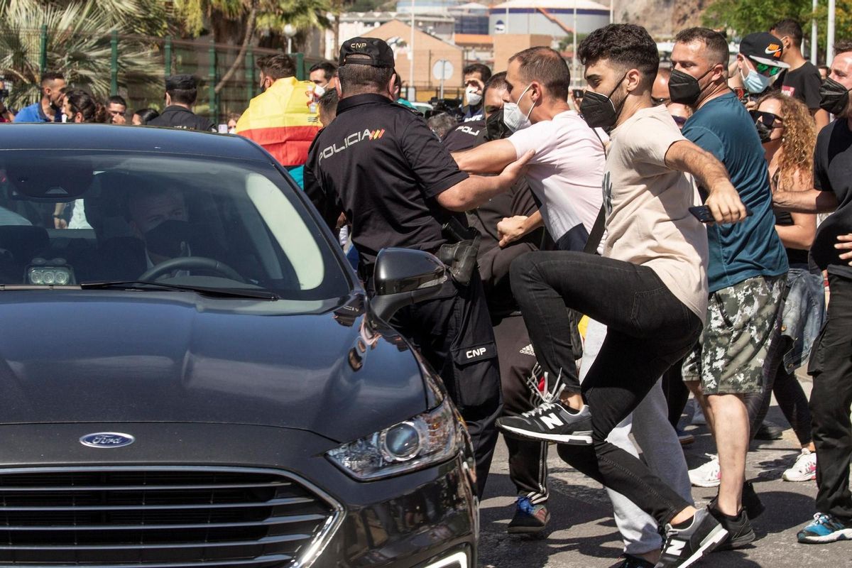 L’home que va colpejar el cotxe de Sánchez en una visita a Ceuta s’enfronta a 4 anys de presó L’home que va colpejar el cotxe de Sánchez en una visita a Ceuta s’enfronta a 4 anys de presó