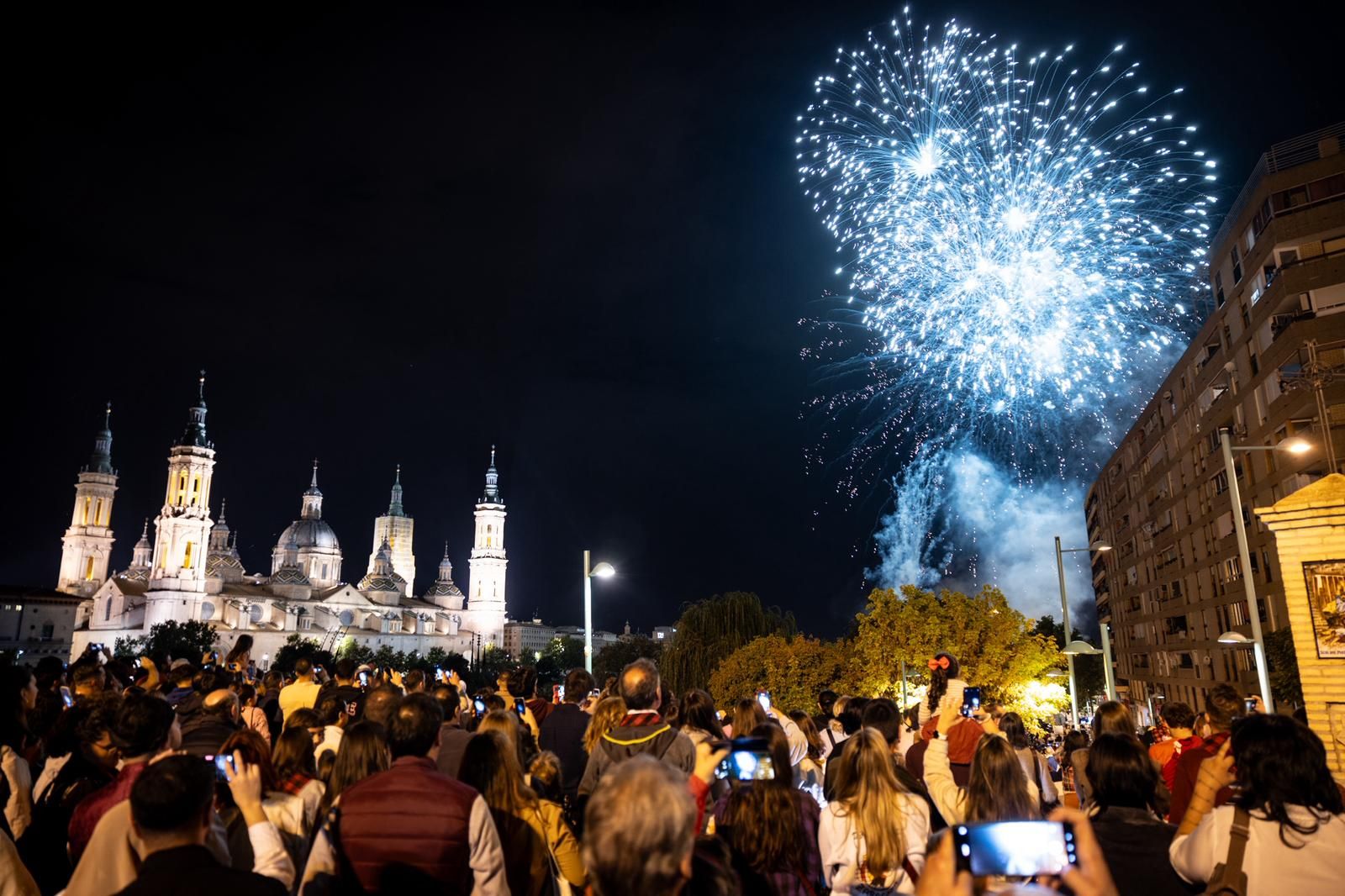 Los fuegos artificiales ponen un bonito broche final a las Fiestas del Pilar 2025
