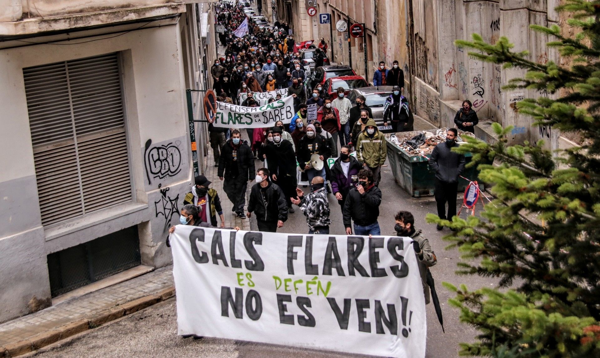 Varios centenares de personas se manifiestan por el centro social Cals Flares de Alcoy