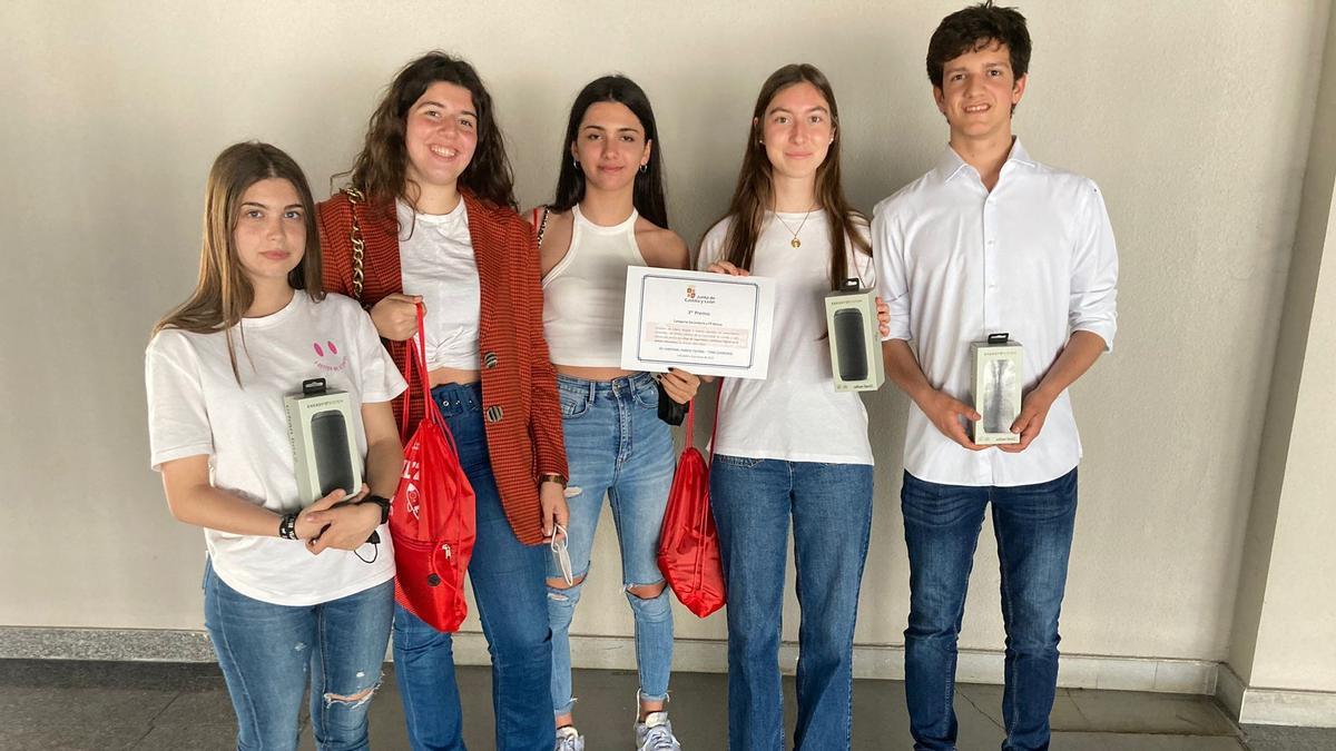 Estudiantes del instituto Pardo Tavera que han sido reconocidos con dos premios