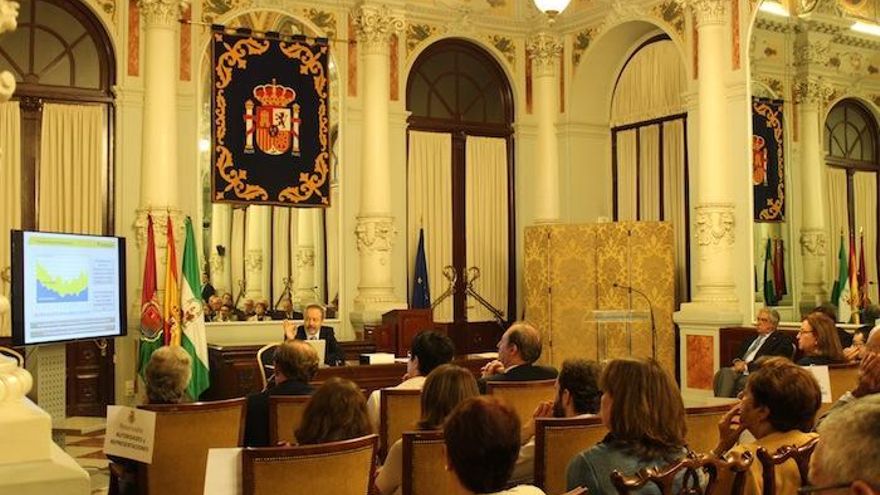 Un momento del acto de inauguración del curso de la AMC en el Salón de los Espejos.