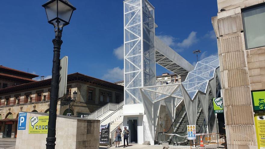 El espectacular ascensor panorámico de la Losa de Oviedo comienza a funcionar: así es la nueva infraestructura peatonal de la capital