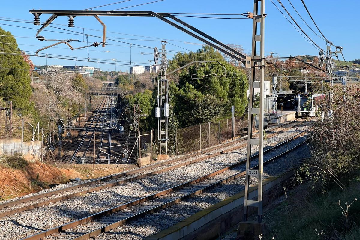 Cruce de las líneas R8 de Rodalies y S1 de FGC en Sant Cugat del Vallès.