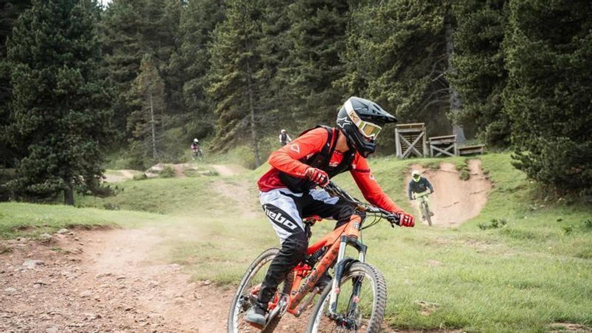 Un usuari de La Molina Bikepark