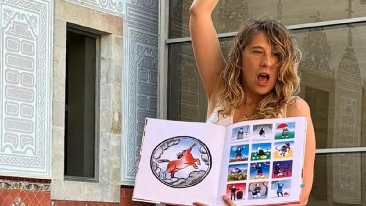 La narradora Sherezade Bardají en una sessió de contes