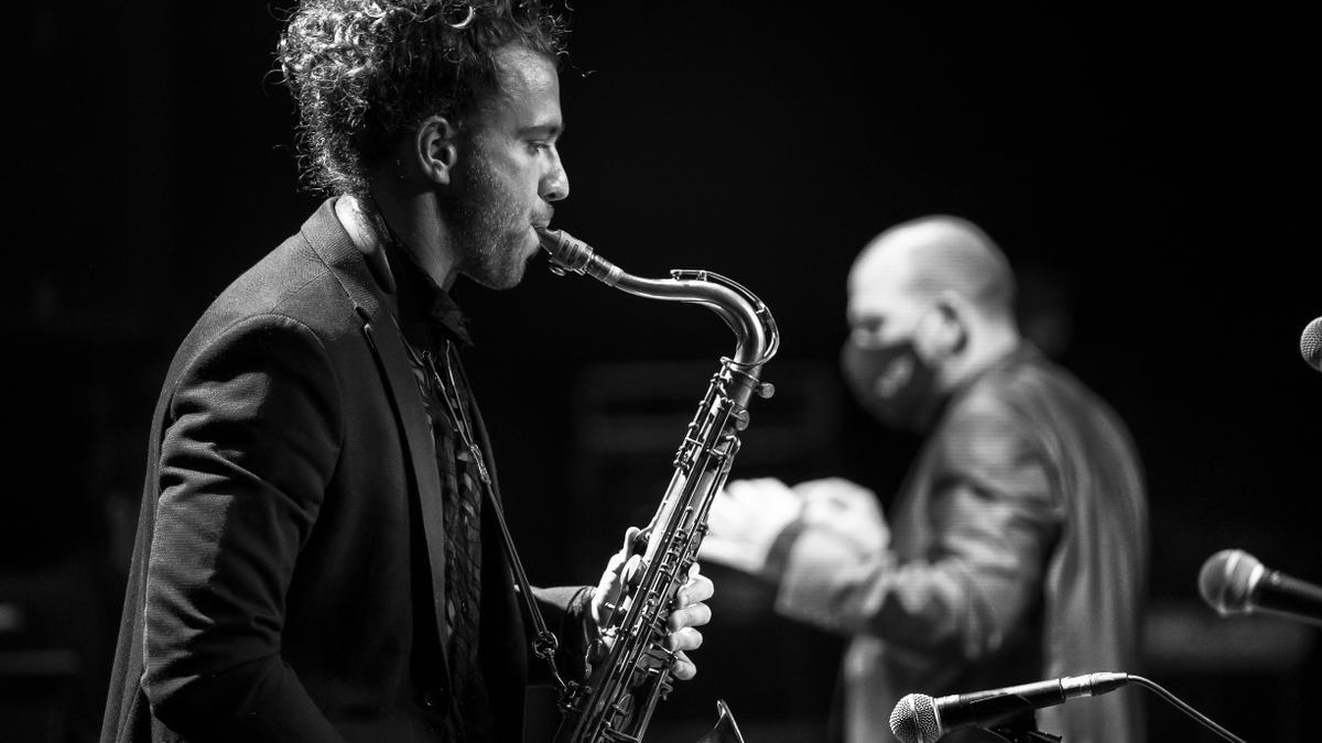 El saxofonista Enric Benavent inaugura la ruta del fin de semana en Canales (Sacañet).