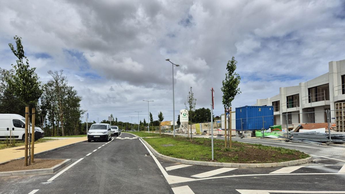 Nuevas calles en la urbanización Icaria IV, en Oleiros