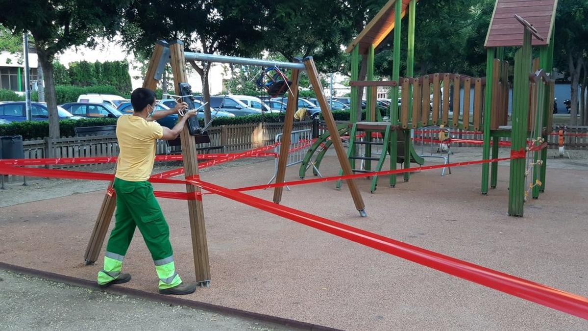 Parques precintados en Viladecans