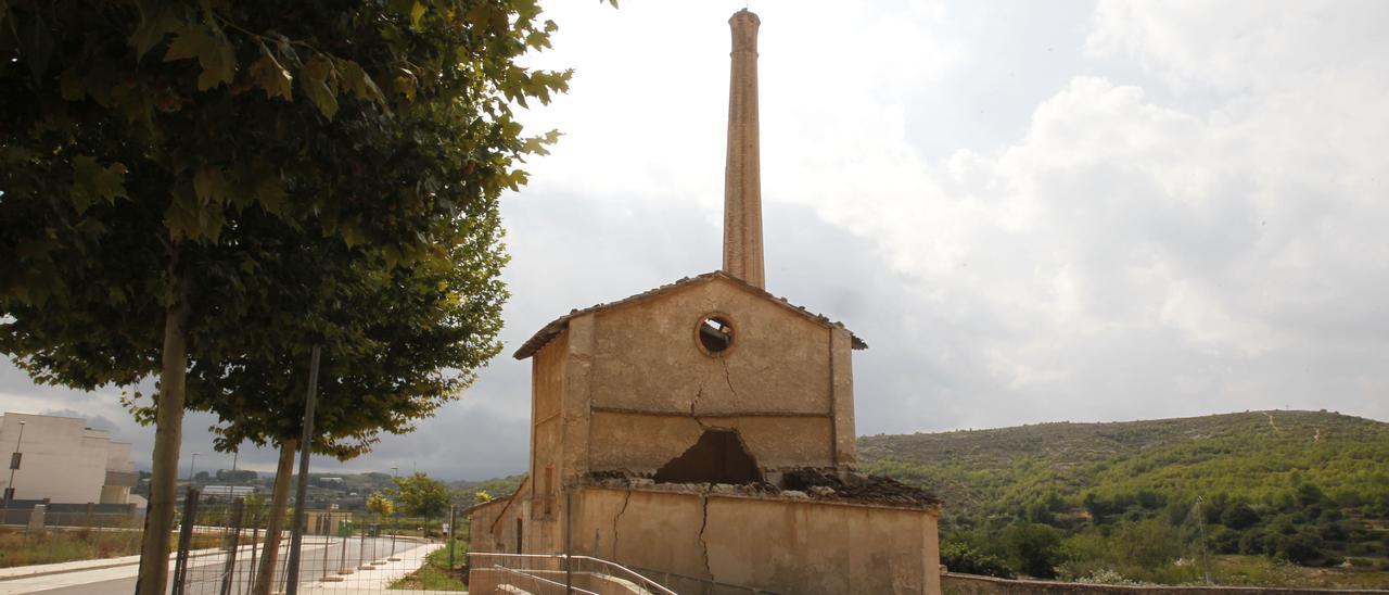 Imagen de archivo de la antigua alcoholera de Aielo.