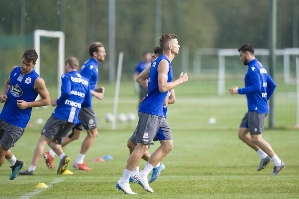 La primera plantilla se ejercita en Abegondo antes de viajar a Girona, donde se enfrentará al equipo local el sábado a las 21.00 horas.