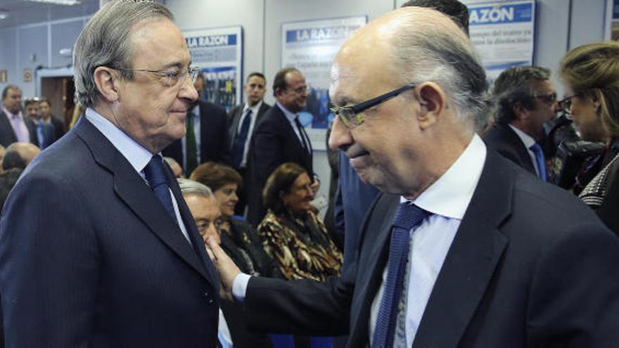 Florentino, junto a Cristóbal Montoro en una foto de archivo.