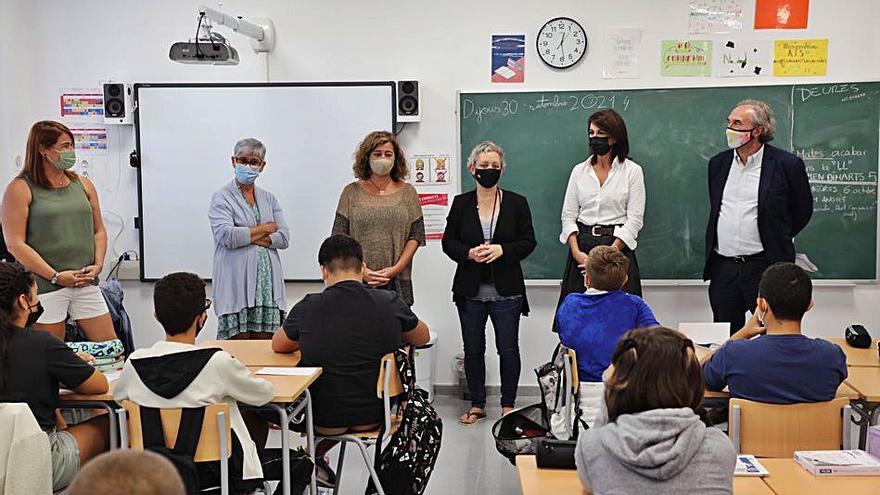 Armengol y Ferrer visitan un aula del CEIP Sant Ferran