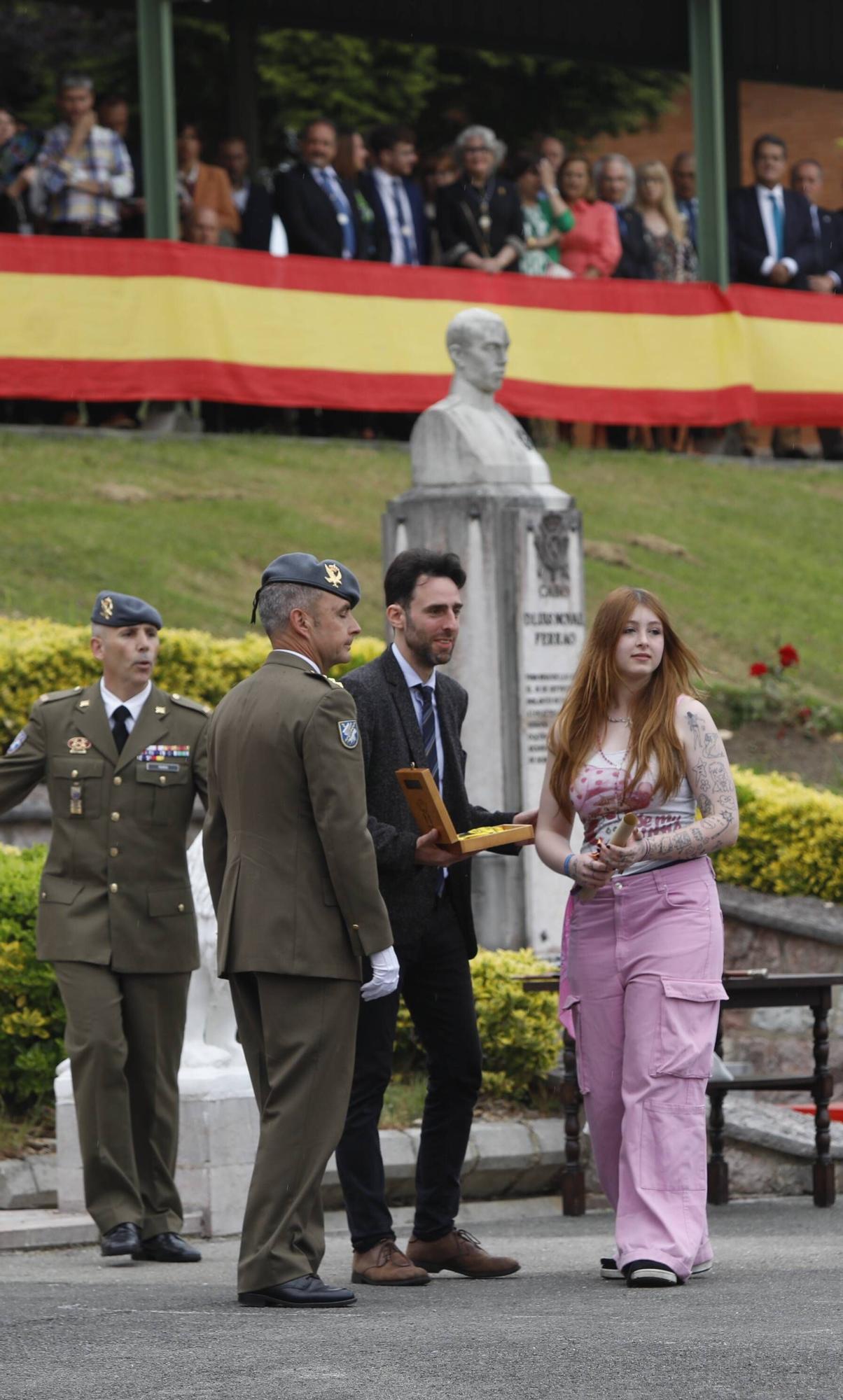 Parada militar en el acuartelamiento "Cabo Noval"