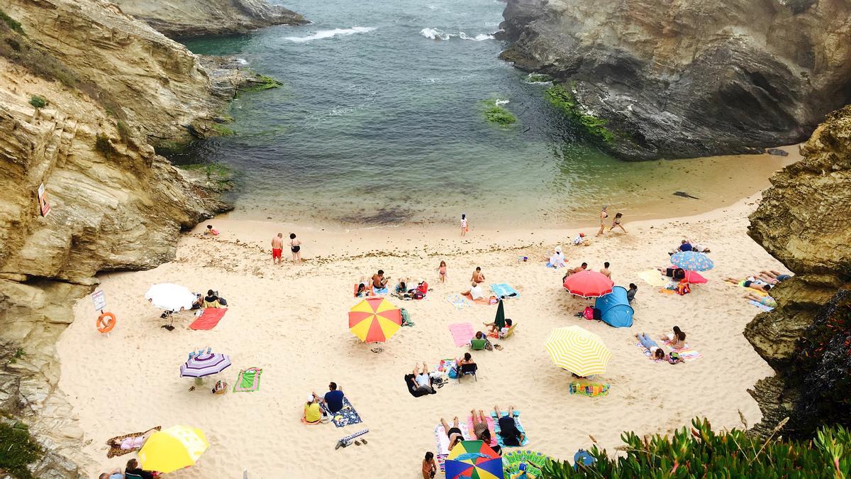 La playa de Porto Covo, en Portugal.