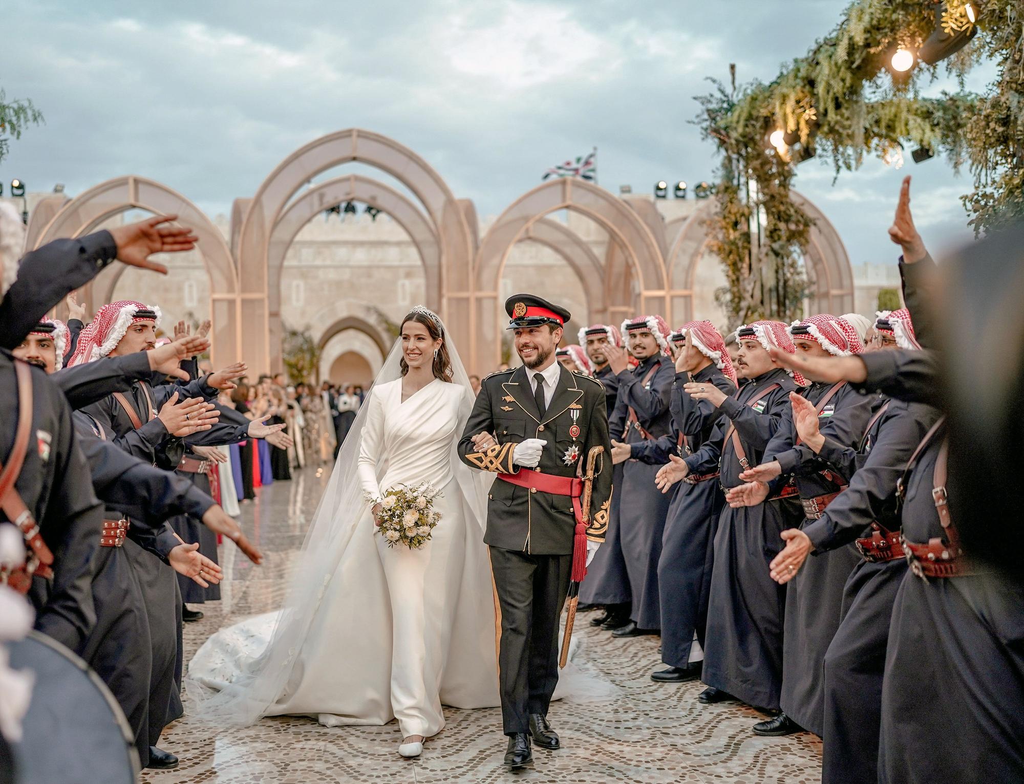 En imágenes: cita real y nupcial en Jordania, con presencia de Juan Carlos I y la reina Sofía