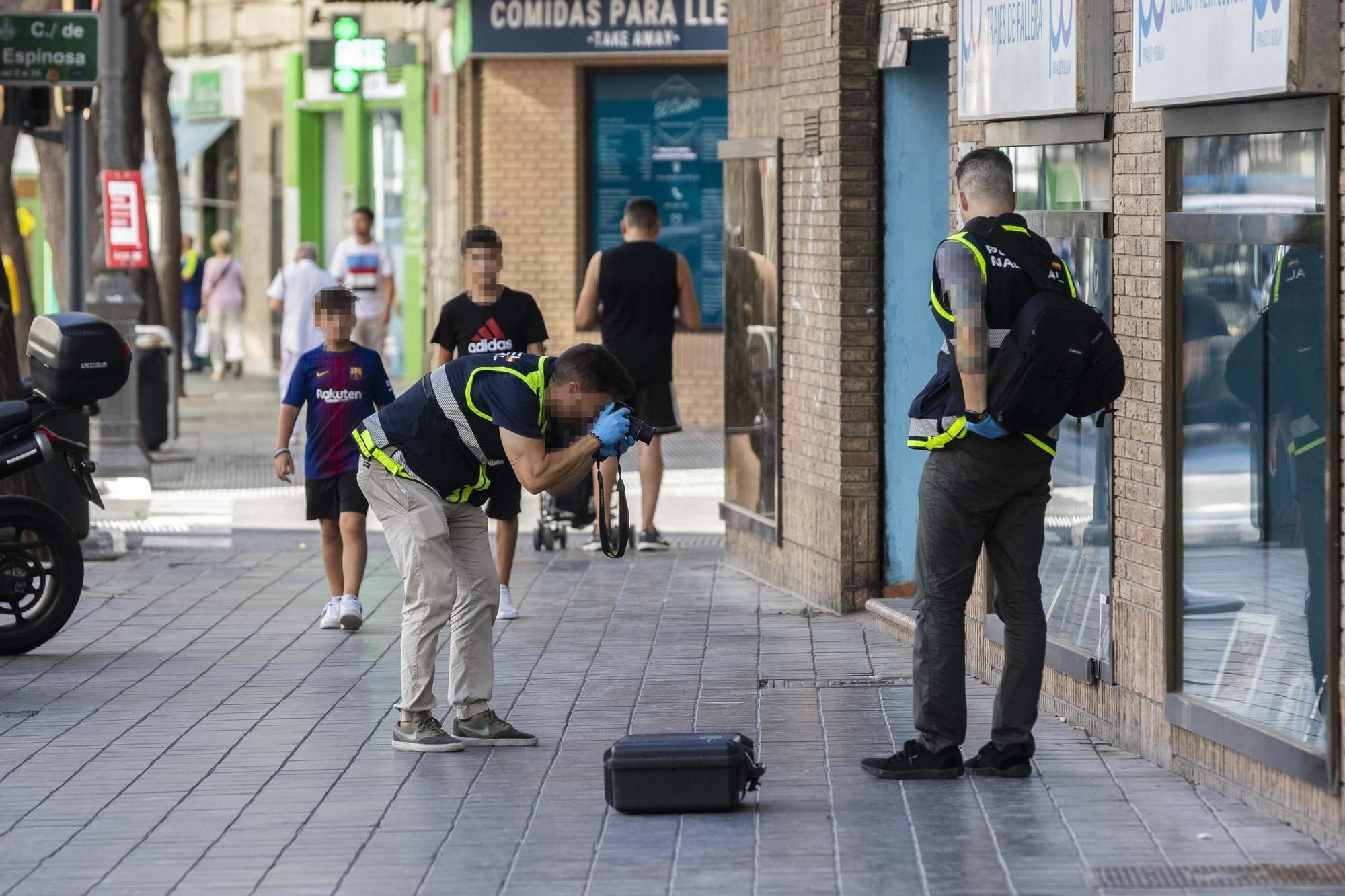 La Policía Local desarma de un tiro a un presunto atracador en la calle Guillem Sorolla de València
