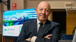 «Si no hay dinero, ¿por qué los restaurantes están llenos?»: El dilema del economista Gonzalo Bernardos que enciende las redes